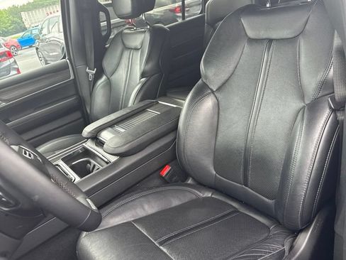 Used 2024 Jeep Wagoneer L Series III w/ Flexible Seating Group AWD/4WD image 3