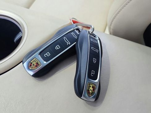 Used 2020 Porsche Taycan Turbo image 29