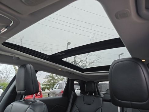 Used 2020 Jeep Cherokee Latitude Plus image 6