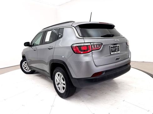 Used 2019 Jeep Compass Sport w/ Tech Group FWD image 2