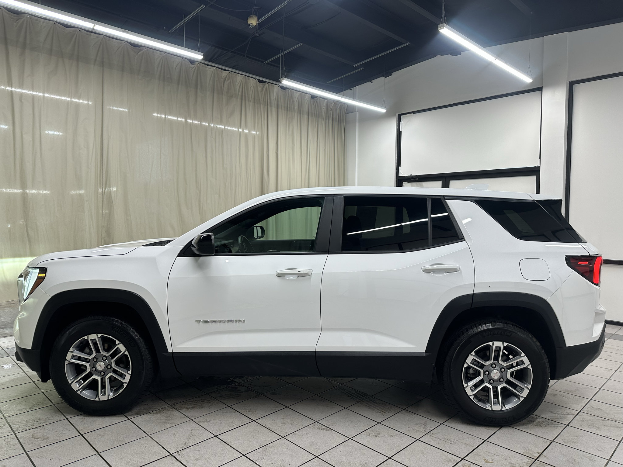 Certified 2026 GMC Terrain Elevation AWD/4WD image 10