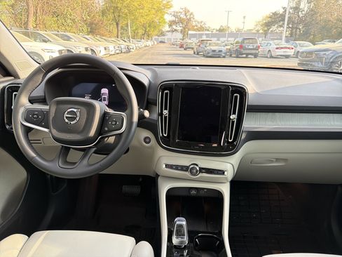 Certified 2025 Volvo XC40 B5 Plus w/ Protection Package Premier image 30