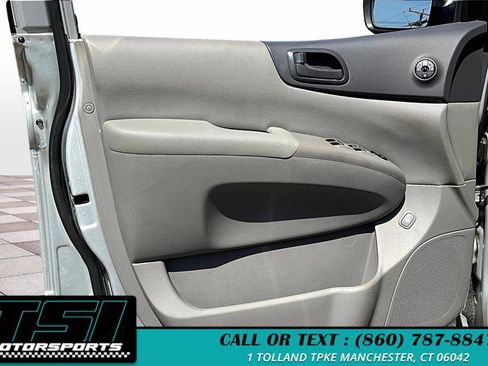 Used 2014 Kia Sedona LX image 23