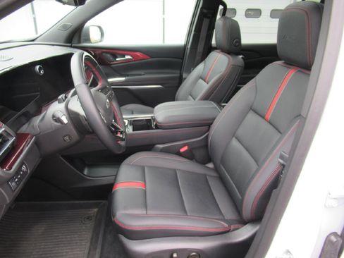Certified 2024 Chevrolet Traverse RS w/ LPO, Floor Liner Package AWD/4WD image 9