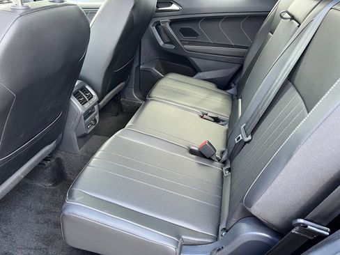 Used 2023 Volkswagen Tiguan SE FWD image 11