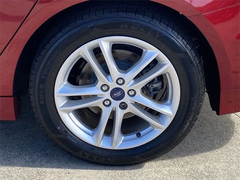 Used 2018 Ford Fusion SE w/ Fusion SE Technology Package image 30