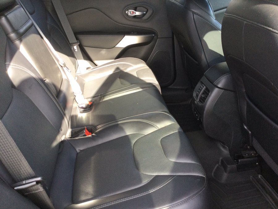 Used 2019 Jeep Cherokee High Altitude AWD/4WD image 26