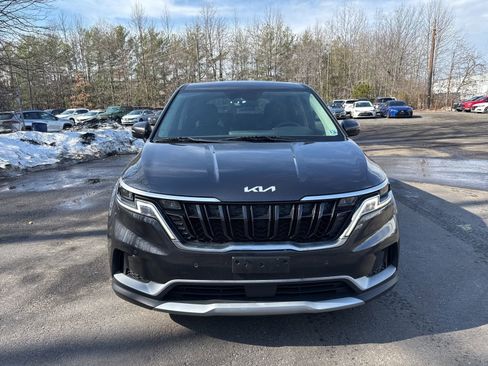 Used 2024 Kia Carnival EX image 2