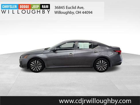 Used 2024 Nissan Altima 2.5 SV FWD image 5
