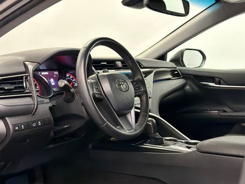 Used 2020 Toyota Camry XSE image 12