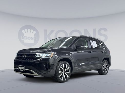 Used 2024 Volkswagen Taos SE FWD image 1