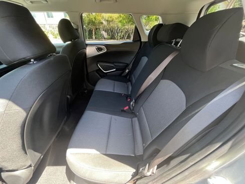 Used 2025 Kia Soul LX w/ LX Technology Package FWD image 23