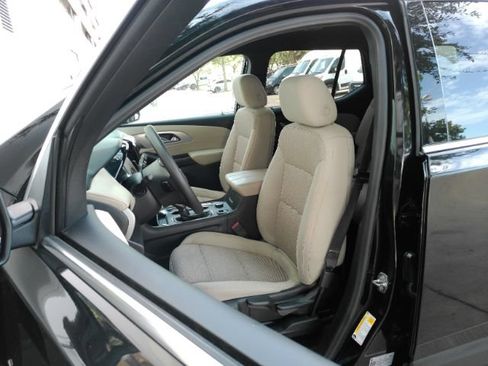 Used 2022 Chevrolet Traverse LS FWD image 13