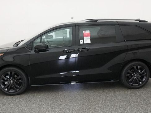 New 2026 Toyota Sienna XSE FWD image 3
