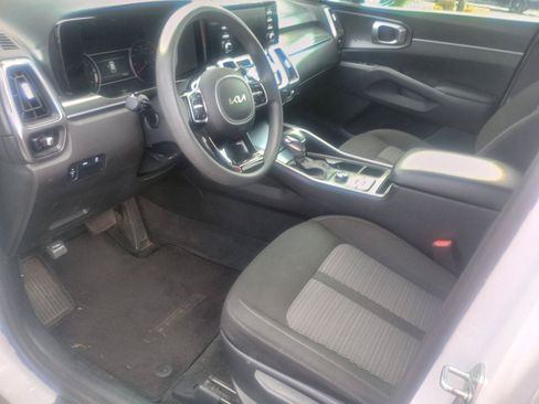 Used 2023 Kia Sorento LX FWD image 4