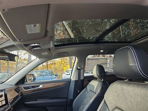 New 2026 Volkswagen Atlas SE image 8