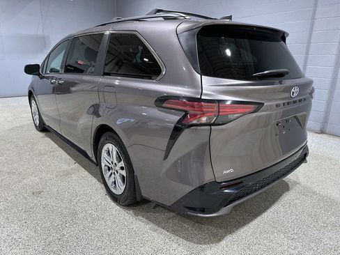 Certified 2022 Toyota Sienna XSE w/ XSE Plus Package image 7