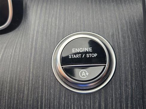 Used 2025 Mercedes-Benz C 300 Sedan image 21