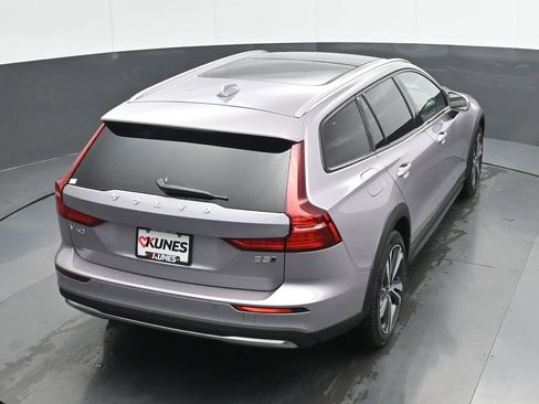 New 2026 Volvo V60 B5 Cross Country Plus w/ Climate Package AWD/4WD image 30