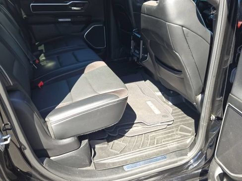Used 2019 RAM 1500 Laramie AWD/4WD image 10