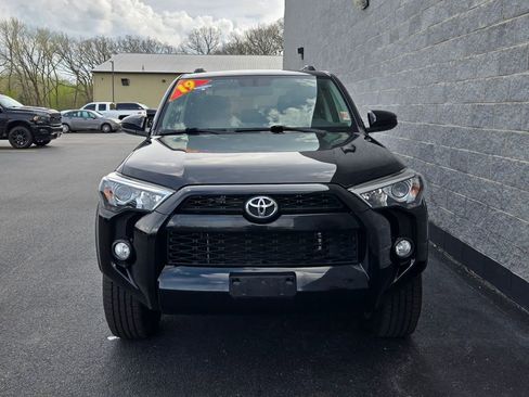 Used 2019 Toyota 4Runner SR5 AWD/4WD image 8