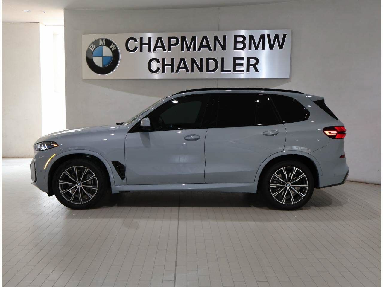 Certified 2024 BMW X5 xDrive40i w/ Executive Package AWD/4WD image 3