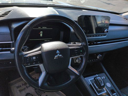 Used 2024 Mitsubishi Outlander SE image 13