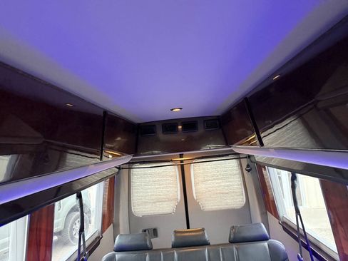 Used 2009 Dodge Sprinter 2500 RWD image 21