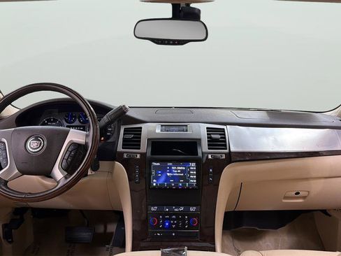 Used 2007 Cadillac Escalade AWD w/ Climate Package image 14