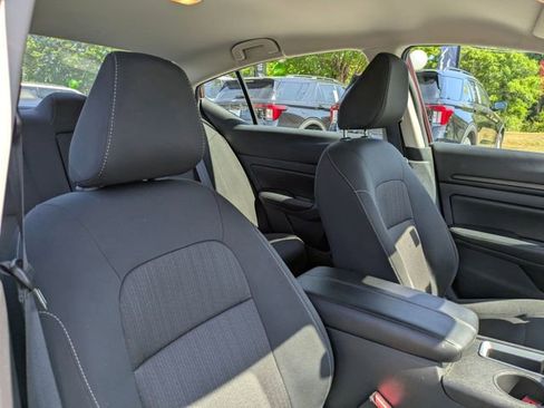 Used 2025 Nissan Altima 2.5 SV FWD image 31