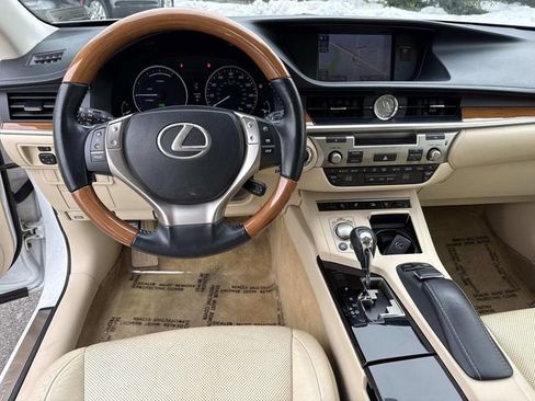 Used 2013 Lexus ES 300h w/ Luxury Pkg image 18