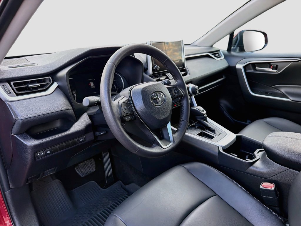 Used 2025 Toyota RAV4 XLE Premium FWD image 9