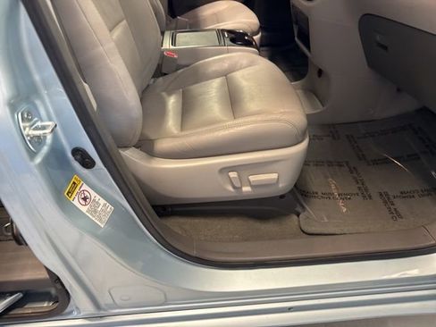 Used 2017 Toyota Sienna XLE w/ XLE Navigation Package FWD image 24