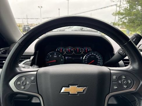 Used 2019 Chevrolet Suburban LT RWD image 23