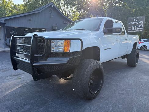 Used 2011 GMC Sierra 2500 Denali w/ Suspension Package, Off-Road AWD/4WD image 48