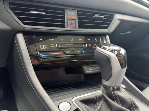 Used 2025 Volkswagen Jetta SE FWD image 15