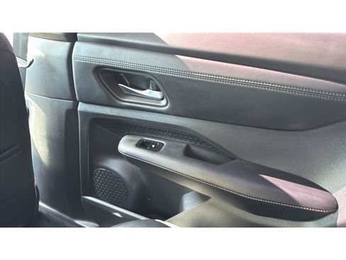 Used 2024 Nissan Ariya FWD image 17
