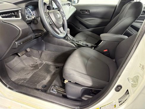 Used 2022 Toyota Corolla LE image 9