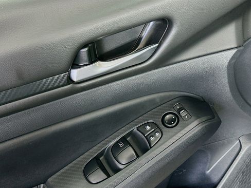 Used 2025 Nissan Altima 2.5 SV image 15