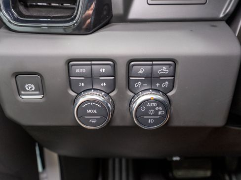 Used 2025 GMC Sierra 1500 AT4 w/ AT4 Premium Package AWD/4WD image 30