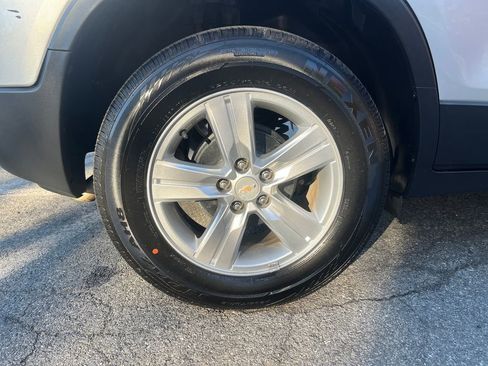 Used 2021 Chevrolet Trax LT w/ Driver Confidence Package image 16