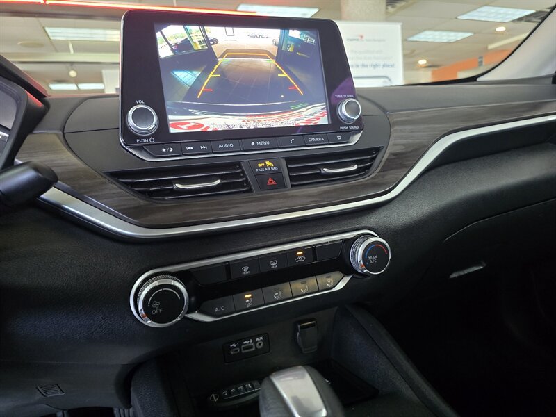 Used 2025 Nissan Altima 2.5 SV FWD image 25