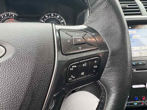 Used 2018 Ford Explorer Platinum image 32