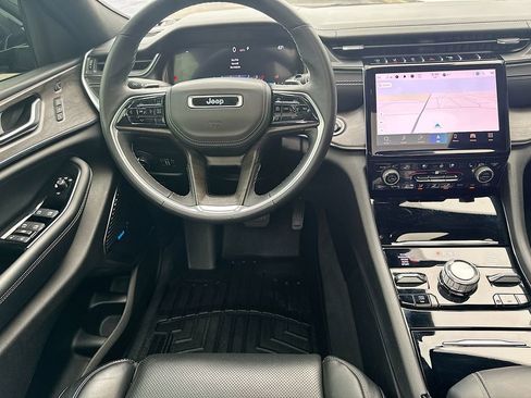 Used 2022 Jeep Grand Cherokee Overland w/ Luxury Tech Group IV image 26