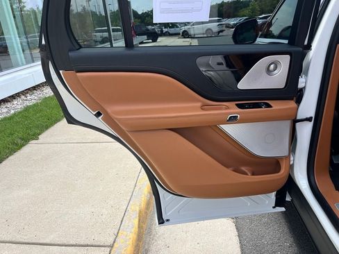Used 2026 Lincoln Aviator Black Label AWD/4WD image 19