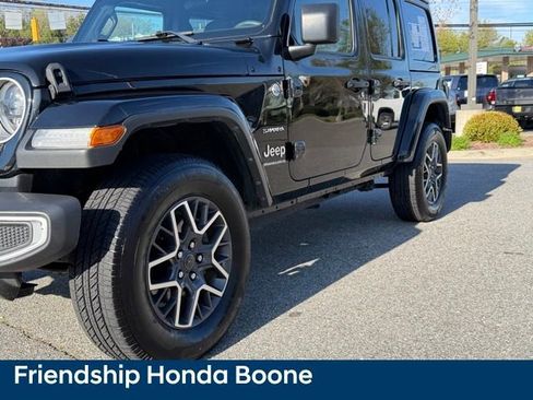 Used 2024 Jeep Wrangler Unlimited Sahara AWD/4WD image 10