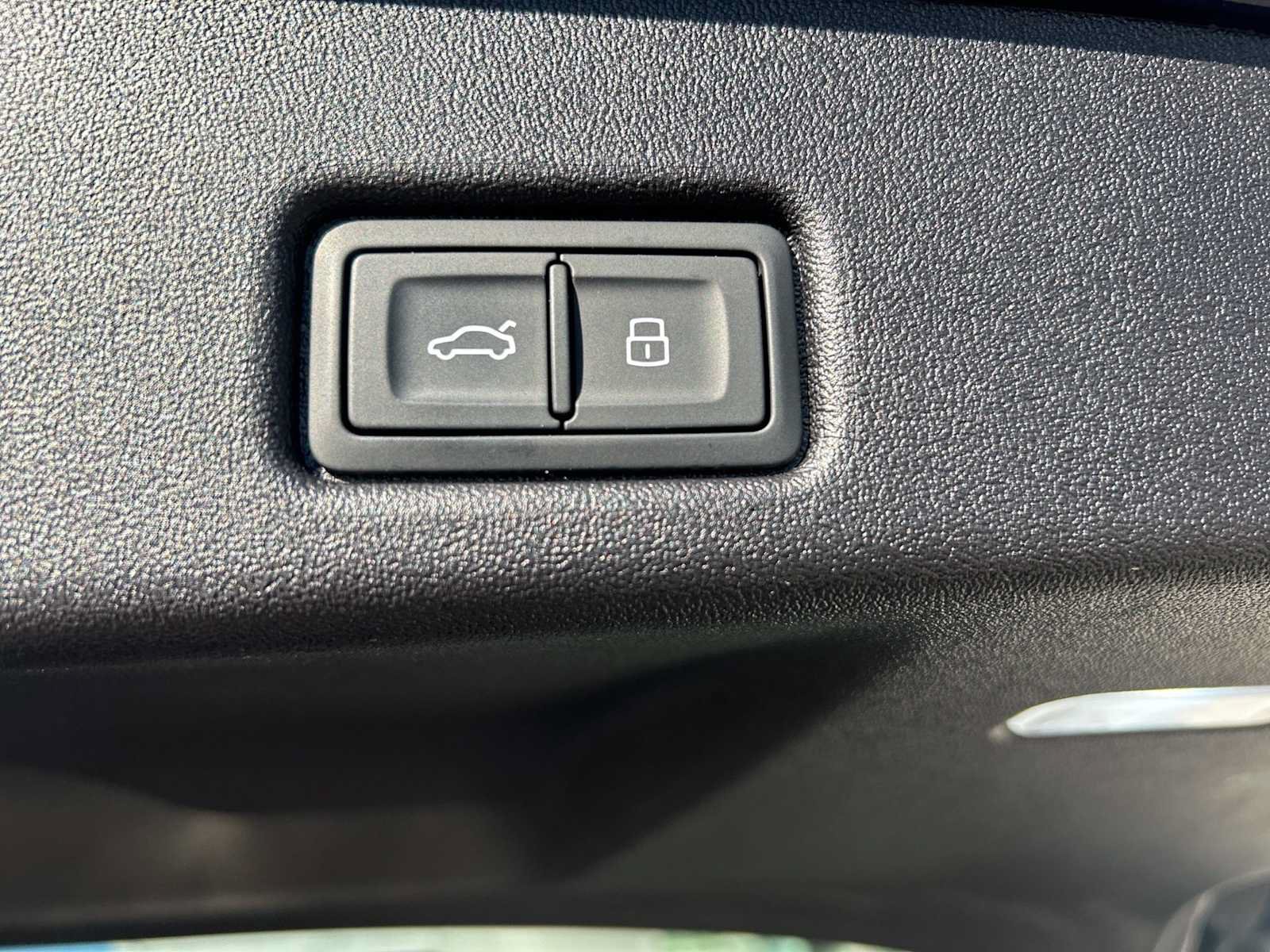 Used 2025 Audi Q5 Premium Plus AWD/4WD image 11