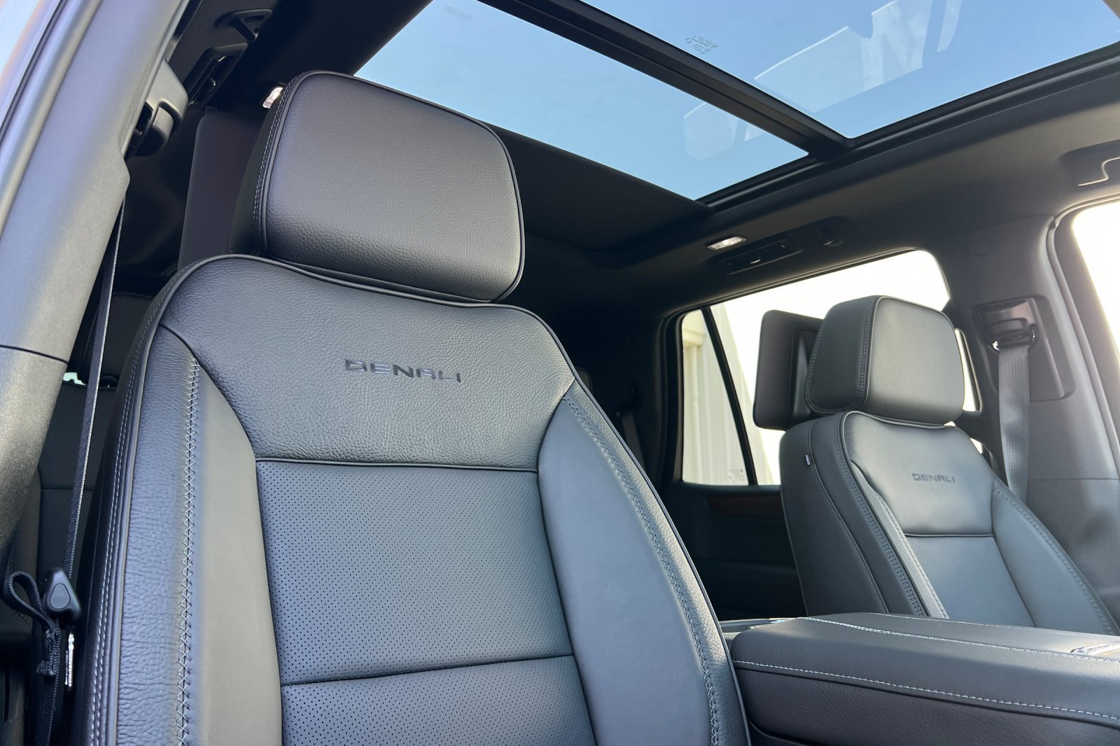 New 2026 GMC Yukon Denali w/ Denali Reserve Package AWD/4WD image 21