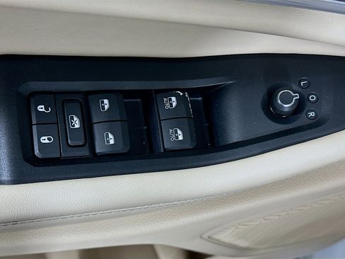 Used 2023 Jeep Grand Cherokee L Limited RWD image 15