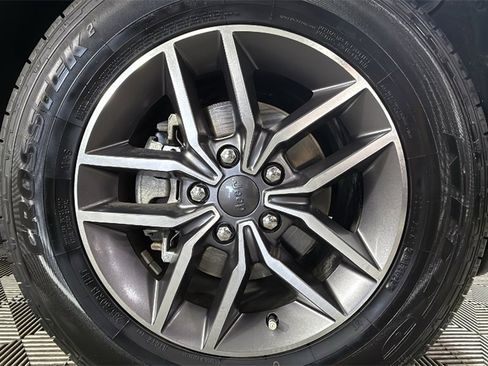 Used 2020 Jeep Grand Cherokee Laredo w/ Laredo X Package image 31